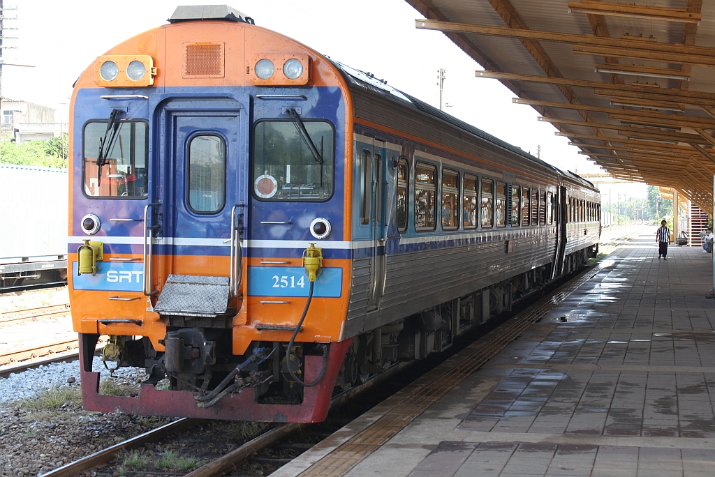APD.20 2514 während der Wendepause vom SP EXP DRC 39 auf den SP EXP DRC 40 am 24.August 2011 in der Surat Thani Station.
