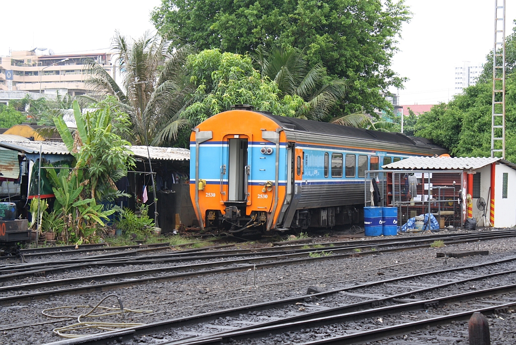 APD.60 2530 abgestellt am 16.Mai 2012 im Depot Hua Lamphong. 

