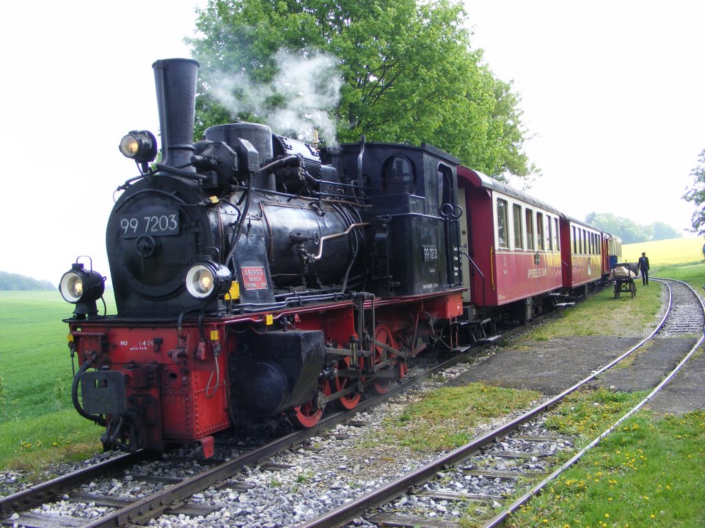 April 2011: Am Endbahnhof der Strecke Amstetten-Oppingen vor dem Umsetzen. Ursprnglich ging die Strecke bis Laichingen weiter, wurde 1984 aber stillgelegt und abgebaut. (http://www.albbaehnle.de/)