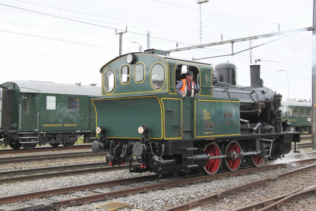 Arbon Classics 2012.Dampflok vom VDM E3/3  Muni (1922)aus Etzwilen,beim umsetzen.
Von der auch anwesenden Esslinger Jura-Simplon Lok J-S Nr.35(1891)konnte ich leider keine brauchbaren Aufnahmen machen.Arbon 05.05.12