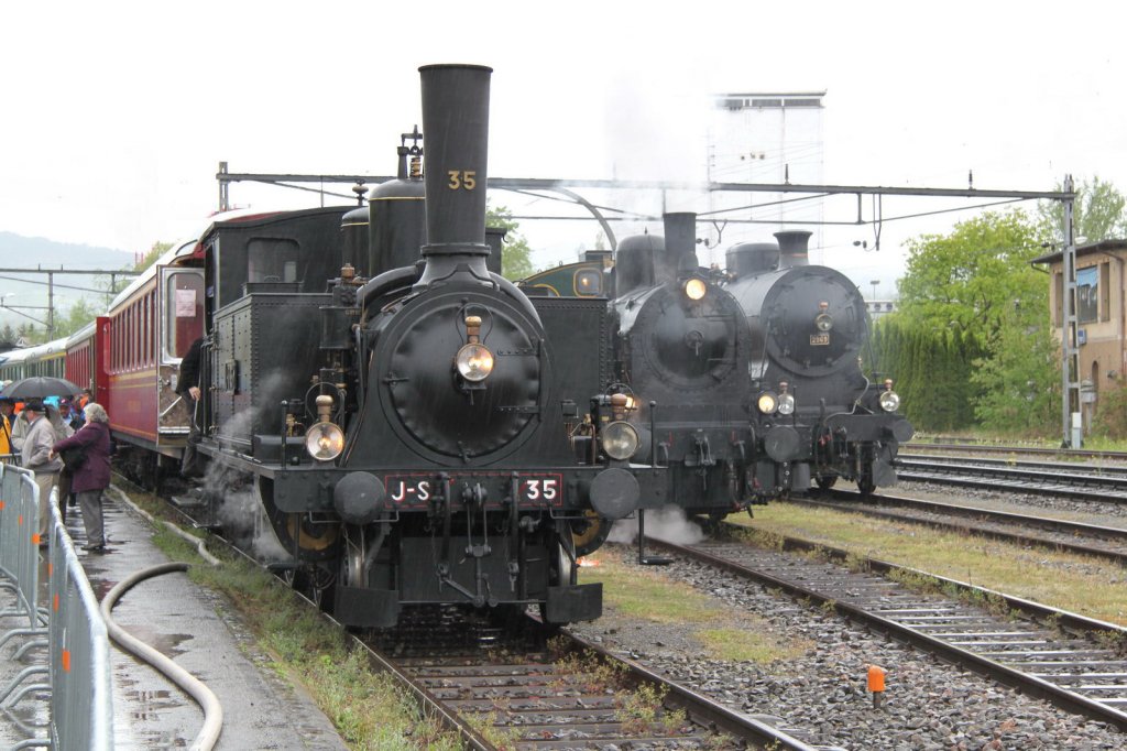 Arbon Classics 2012.Kleine Lokparade,von links gesehen,Eb 2/4 5469
(Esslingen 1891)in ihrer frheren Bezeichnung der Jura-Simplon Bahn J-S Nr.35
dann E3/3  Muni  VDM und C 5/5 2958  Elefant (nicht betriebsfhig)Arbon 05.05.12