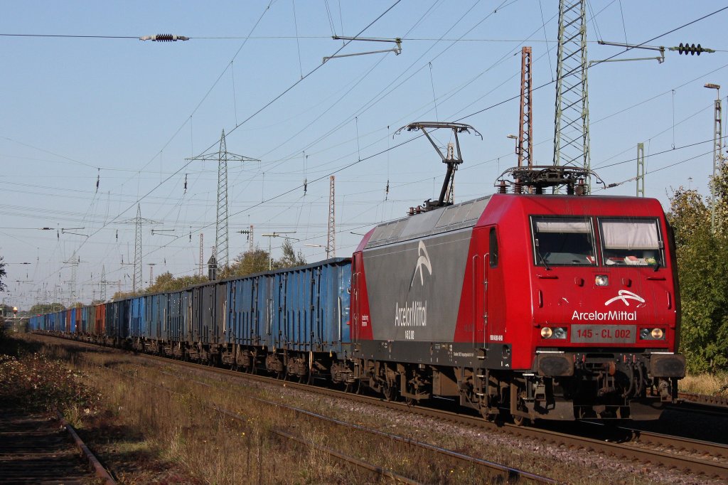 Arcelor Mittal 145-CL 002 am 22.10.11 mit einem Gterzug bei der Durchfahrt durch Ratingen-Lintorf.