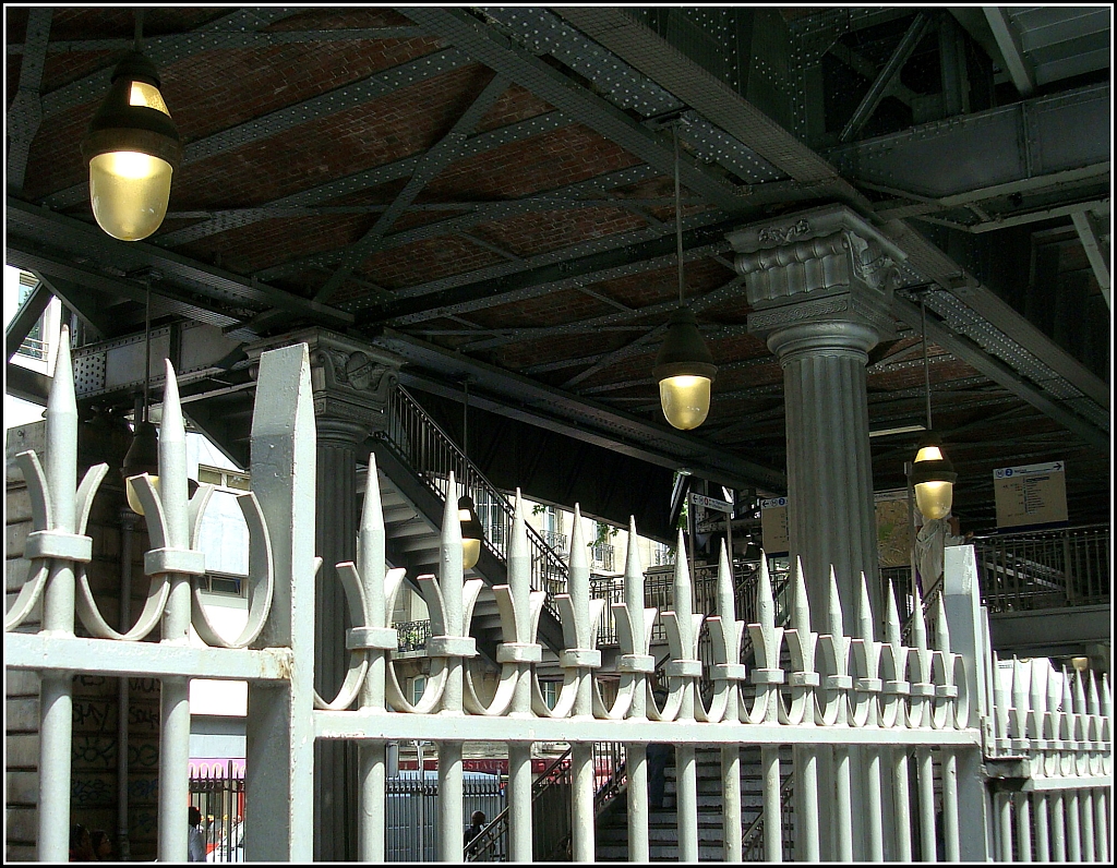 Archiv: alles noch da aus den Anfangszeiten der Metro - Station  Barbs Rochechouart , 13.7.2009