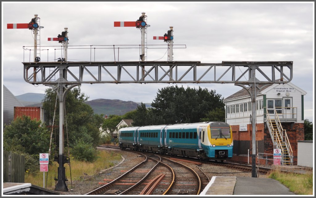 Arriva 175 102 erreicht Llandudno. (14.08.2011)
