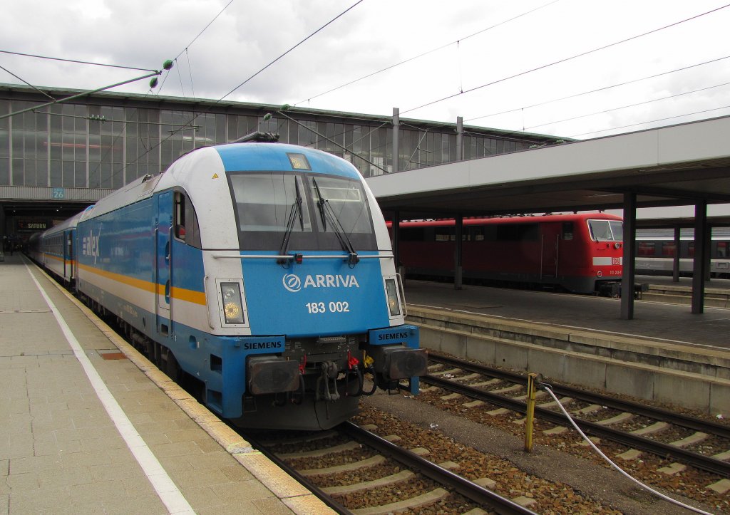 ARRIVA 183 002 (91 80 6183 002-5 D-VBG) mit dem ALX 87010 nach Hof Hbf, in München Hbf; 26.09.2010
