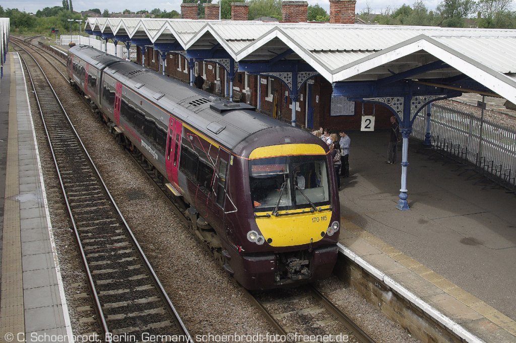 Arriva Cross Country Triebzug 170115 mit dem 12:34 nach Stansted Airport am Bahnsteig in March.
27. August 2010