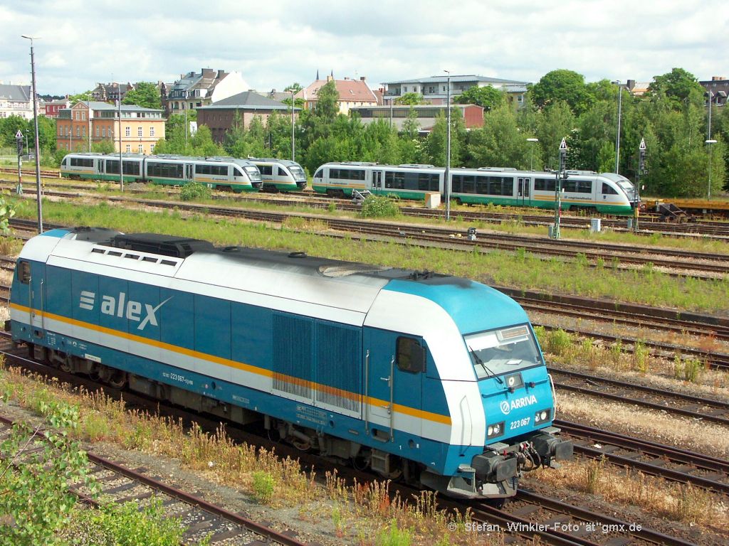 Arriva - Fahrzeuge in Hof Hbf. Das Treffen konnte beim Umsetzen der 223 vom Luftsteg aus festgehalten werden...