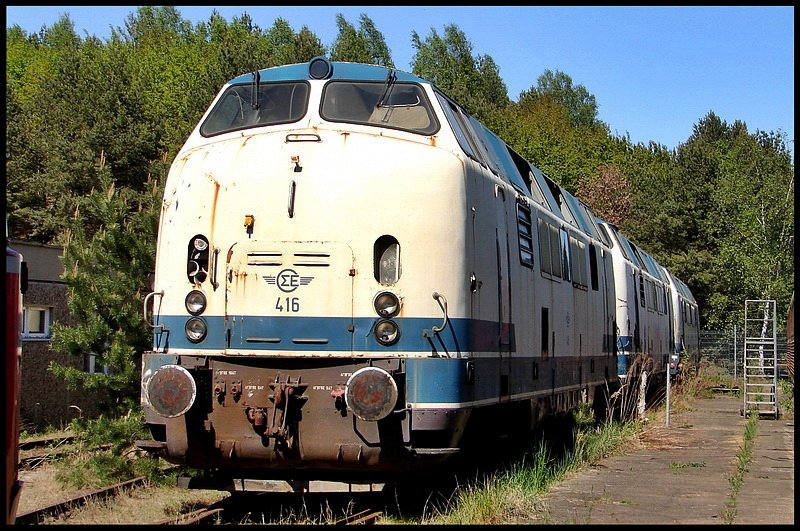 Arriva-Werk Neustrelitz. V200 -416- und einige andere Gattungsgenossen, abgestellt auf dem Betriebsgelnde. Ob es einen Neuanfang fr diese schnen Maschinen gibt? (T.d.o.T am 04.05.07)