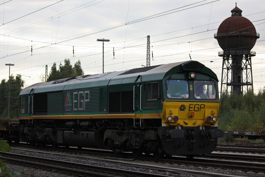 Ascendos/EGP 266 005 verlsst am 10.10.12 Duisburg-Entenfang.