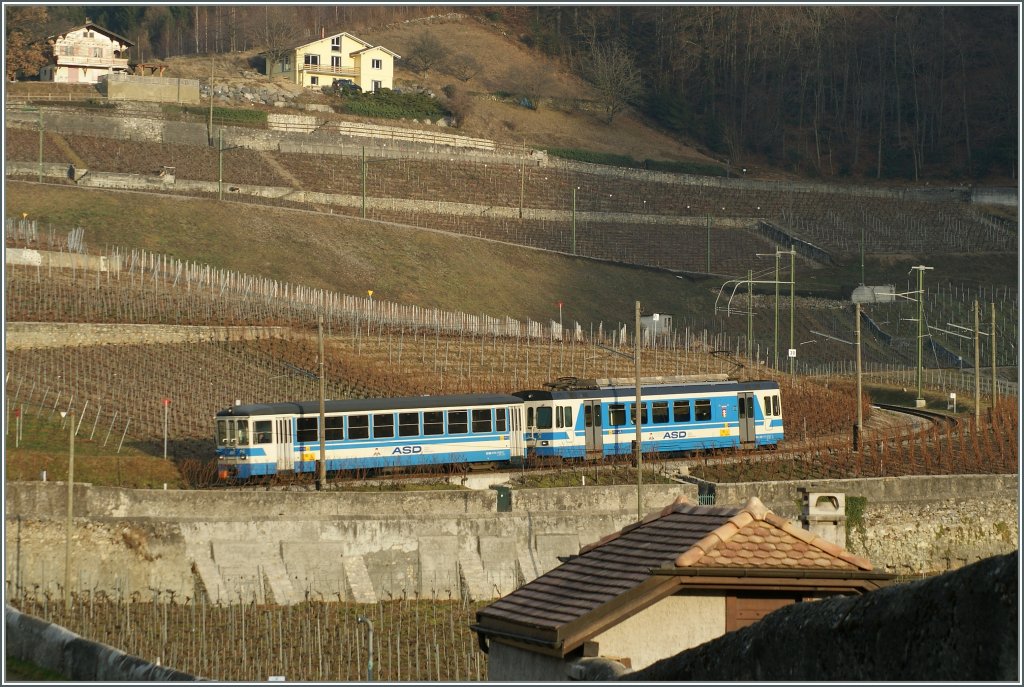 ASD Regionalzug 459 auf den letzten Metern der Gefällsstrecke kurz vor Aigle. 04.02.2011