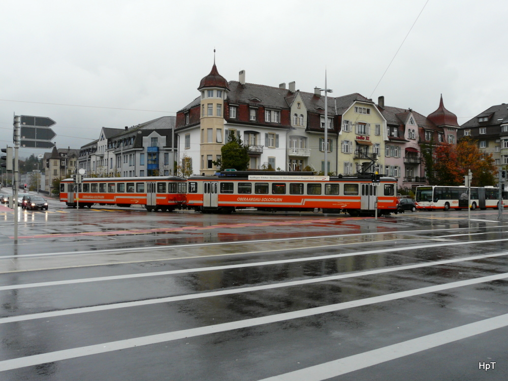 asm - Bahnhofplatz Solothurn mit dem einfahrenden Triebwagen Be 4/4 104 und Steuerwagen Bt 154 am 16.10.2010
