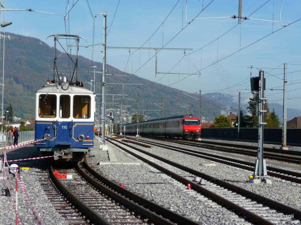 asm Oberaargau -  Bre 4/4 116 und SBB IR nach Biel am Bahnhoffest in Niederbipp am 20.10.2012
