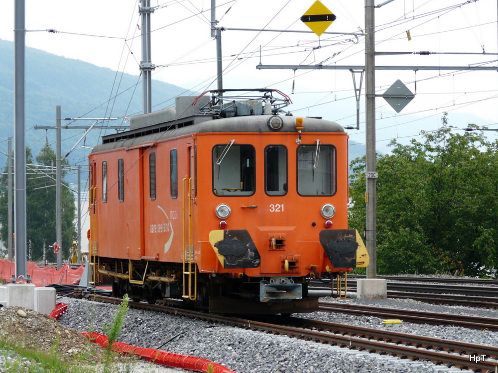 asm Oberaargau - Gterlok De 4/4  321 abgestellt im Bahnhofsareal von Niederbipp am 10.07.2011