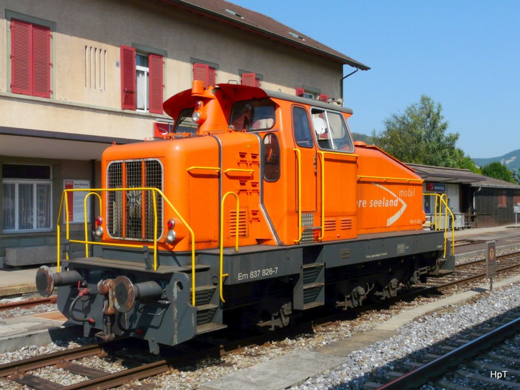 asm Oberaargau - Normalspurige Henschel Disellok Em 837 826-7 (Em 3/3 326 asm Betriebsnummer) im Bahnhof Niederbipp am 08.09.2009