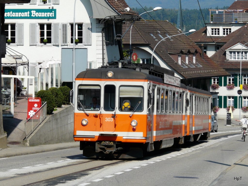 asm Oberaargau - Regio nach Langenthal mit dem Be 4/4 303 und Steuerwagen Bt 352 in Aarwangen am 08.09.2009