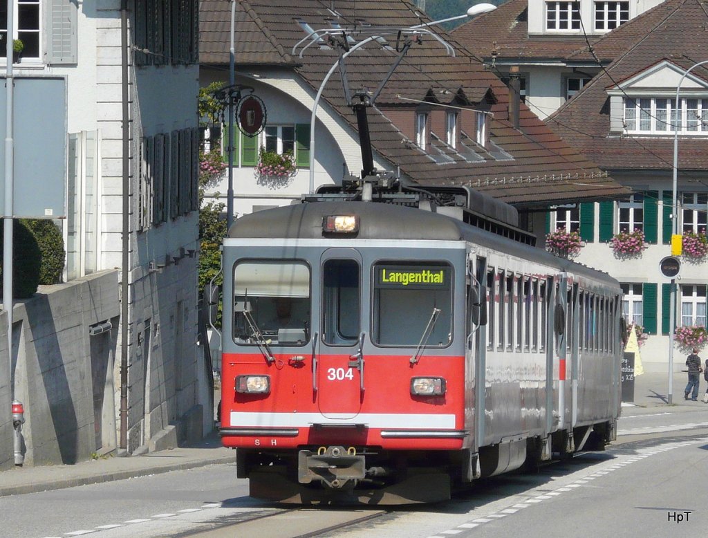 asm Oberaargau - Regio nach Niederbipp mit dem Be 4/4 304 und Steuerwagen Bt 351 in Aarwangen am 08.09.2009