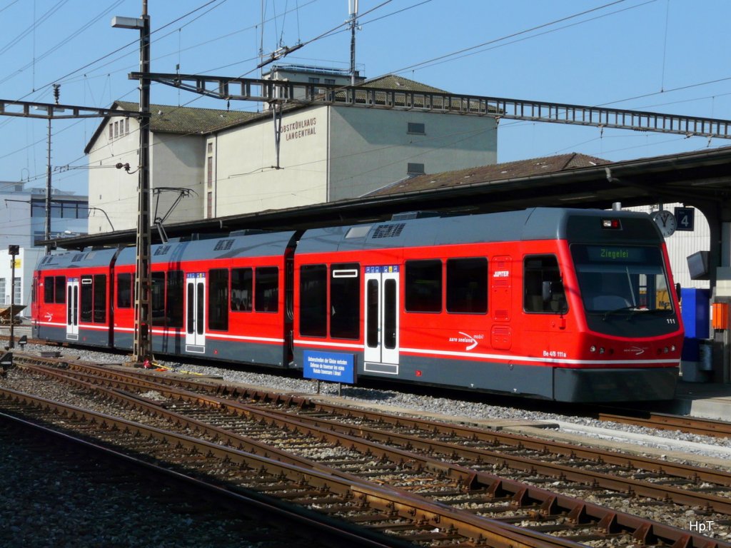 asm Oberaargau - Regio nach Ziegelei mit dem Be 4/8 111 im Bahnhof Langenthal am 08.09.2009