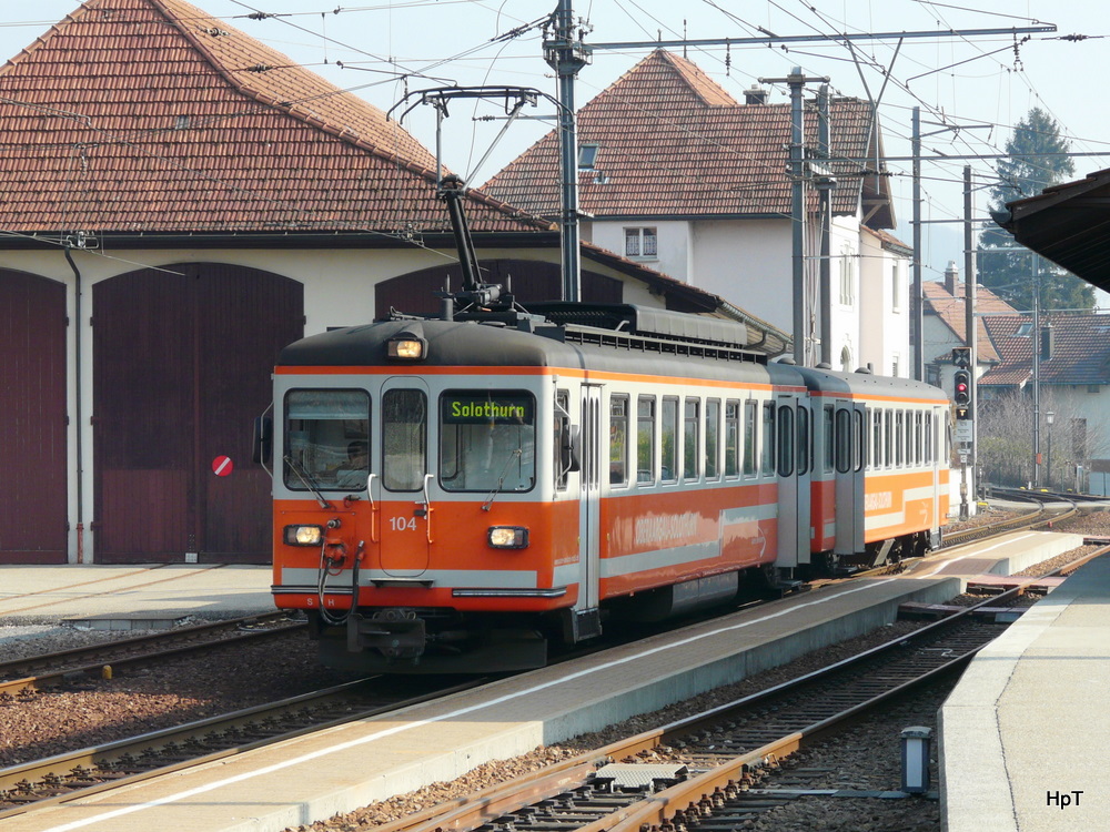 asm Oberaargau - Triebwagen Be 4/4 104 mit Steuerwagen Bt 154 als Regio nach Solothurn im Bahnhof Wiedlisbach am 12.03.2011