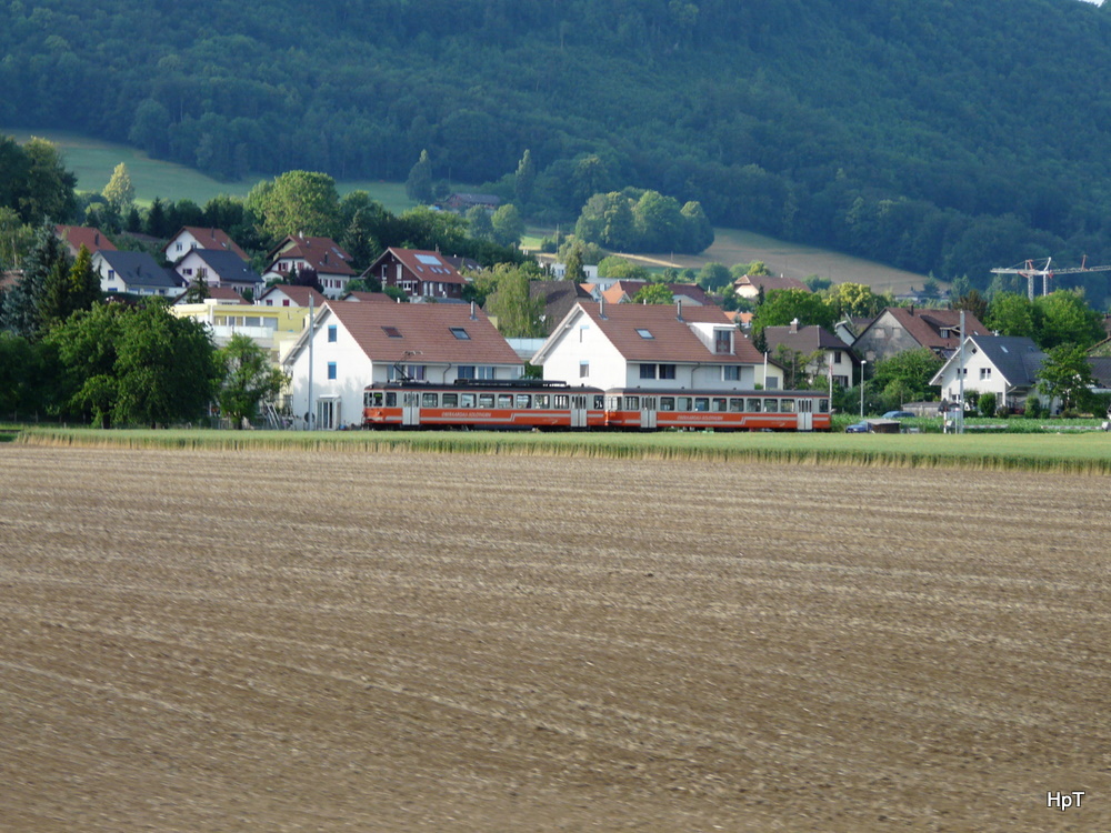 asm Oberaargau - Triebwagen Be 4/4 104 mit Steuerwagen Bt unterwegs in Niederbipp nach Solothurn am 10.06.2011