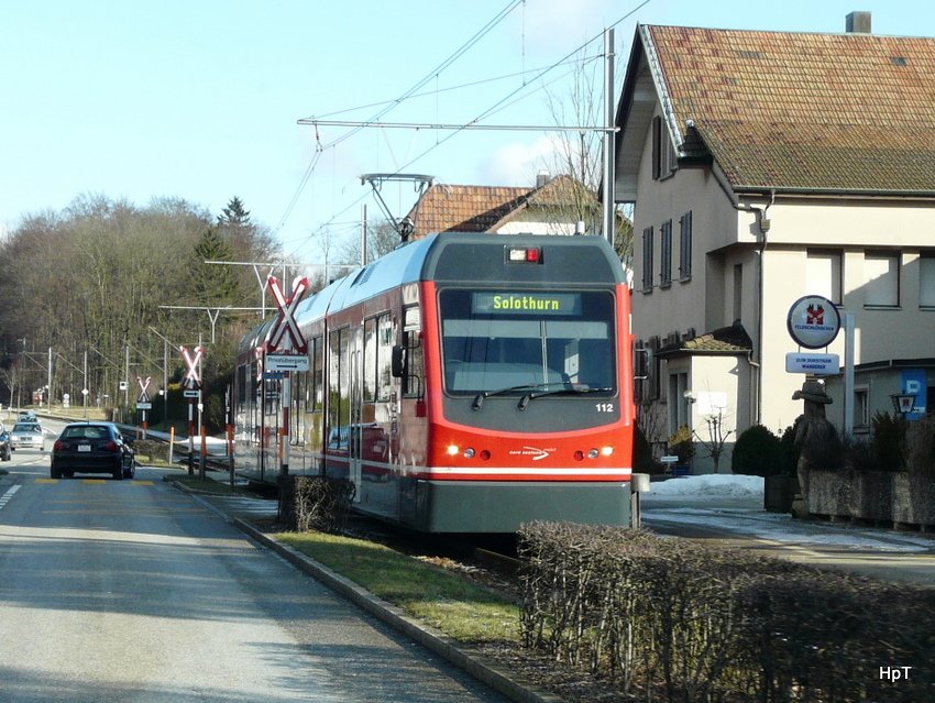 asm - Schnappschus des Regio nach Solothurn mit dem Triebwagen Be 4/8 112 bei der Haltestelle Feldbrunnen am 02.01.2010
