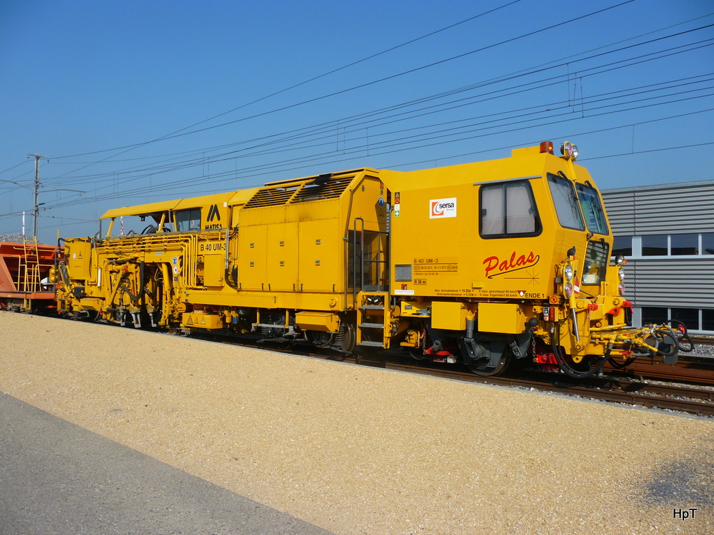 asm Seeland / SERSA - Gleisunterhaltsmaschine  PALAS  Matisa B 40 UM-3 im Bahnhof Siselen am 02.08.2011