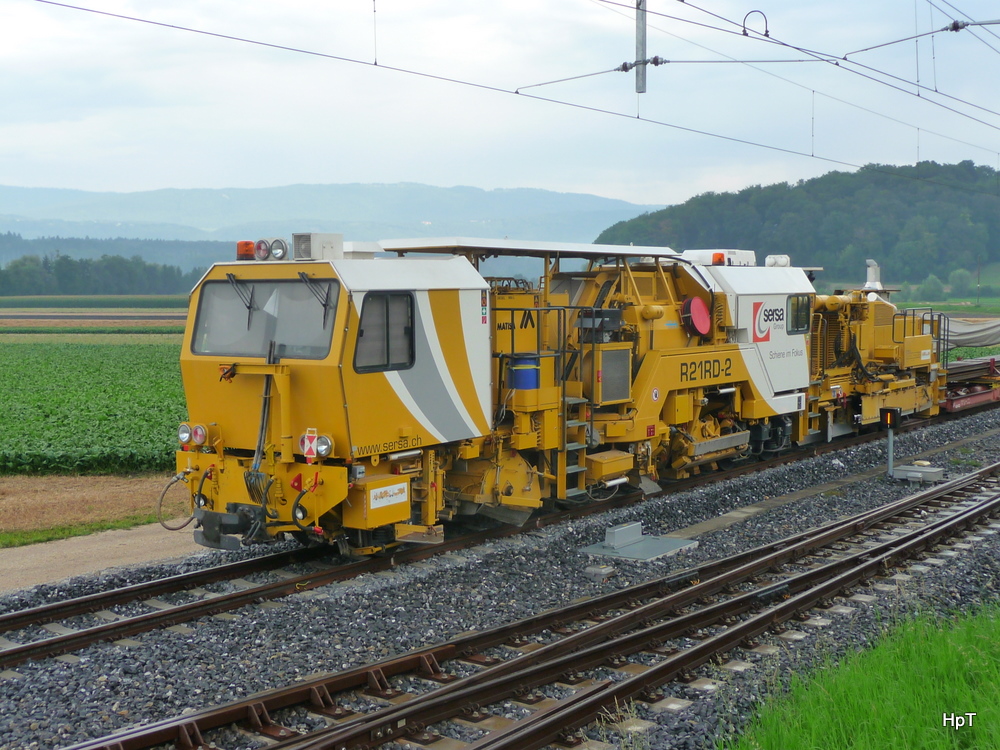 asm Seeland / SERSA - Gleisunterhaltsmaschine Matisa R21RD-2 im Bahnhof Siselen am 03.08.2011
