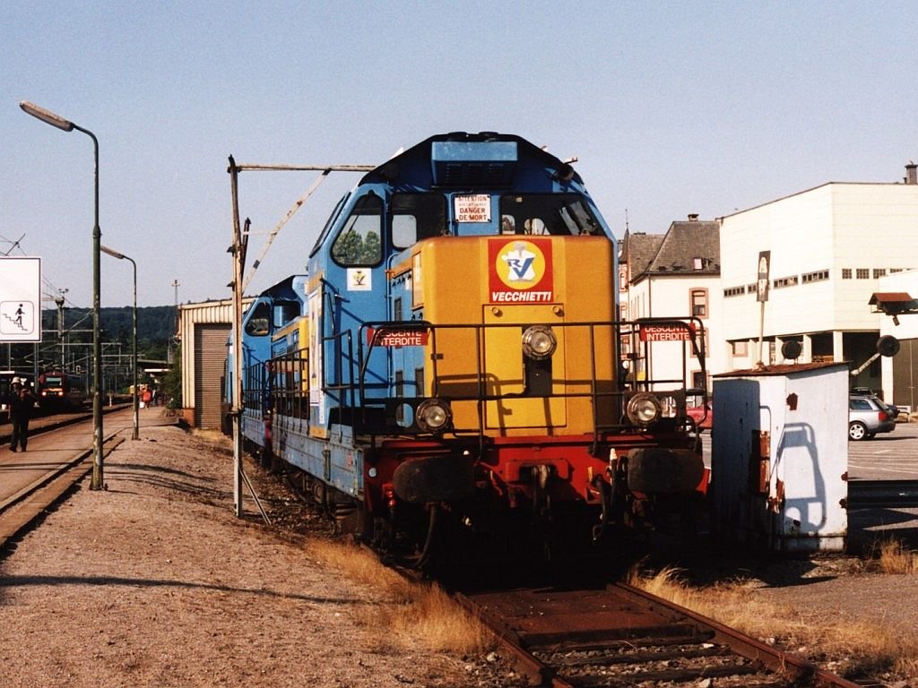 AT 3 ATA 0216 BB 66 606. AT 3 ATA 0089 BB 66 608 und AT 3 ATA 0625 (R. Vecchietti & Cie) auf Bahnhof Ettelbr�ck am 24-7-2004. Bild und scan: Date Jan de Vries.