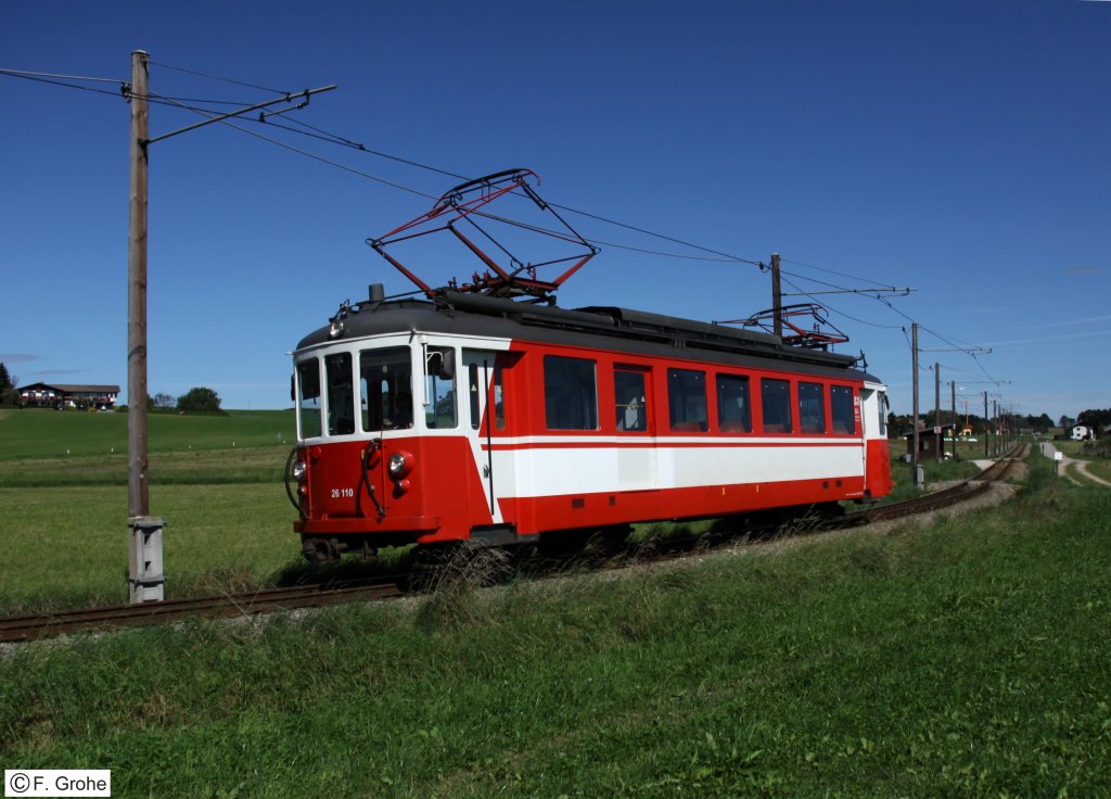 Attergaubahn ET 26 110 (Bj. 1949) Lokalbahn Vcklamarkt – Attersee, betrieben von Stern & Hafferl Verkehrsgesellschaft m.b.H. (Schmalspur 1.000mm), fotografiert im Planeinsatz bei Hipping am 26.08.2010  