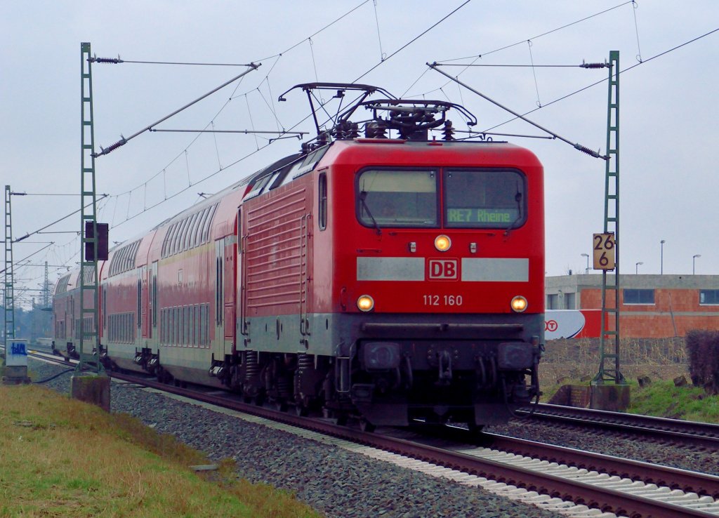 Auch der von der 112 160 gezogene RE7 Zug fhrt nach Rheine, hier ist der Zug bei Allerheiligen zu sehen am Samstag den 16.2.2013