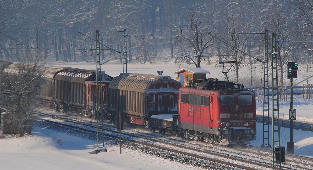 Auch -19 Grad ist keine Ausrede f�r Lokf�hrer also war Schubdienst am heutigen 30.12.2010 f�r die 151 138 angesagt. Hier half sie etwas einer 152 nach.
