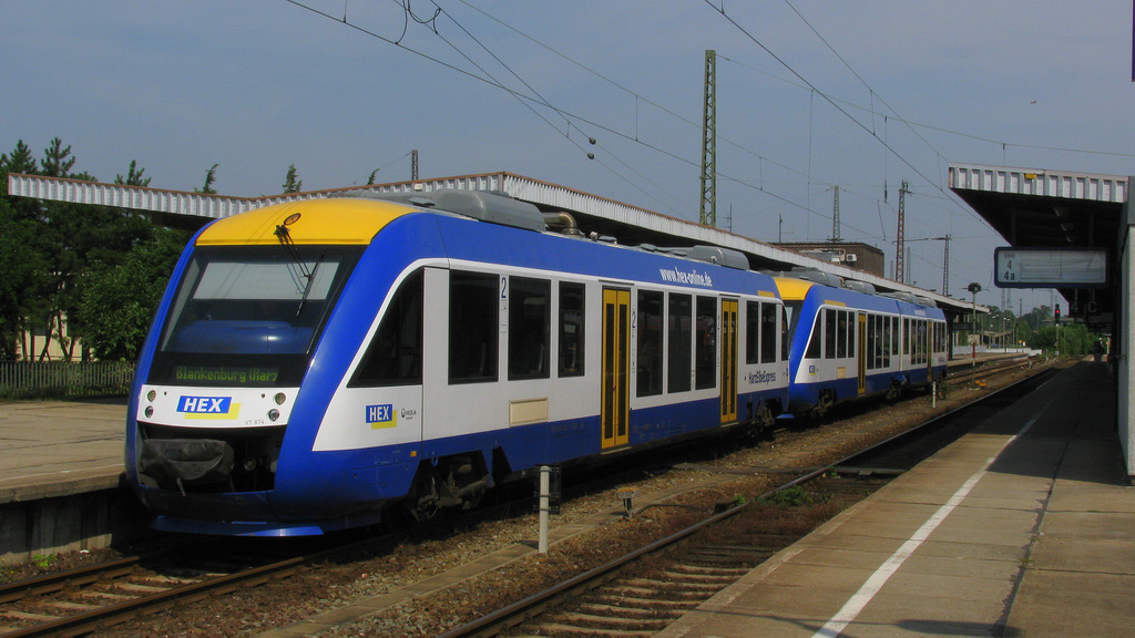 Auch am 03.08.2011 in Magdeburg konnte dieses HEX-Doppel abgelichtet werden. Es zeigt den zweiteiligen HEX 80898 nach Blankenburg (vorne) und den HEX 80830 nach Thale.