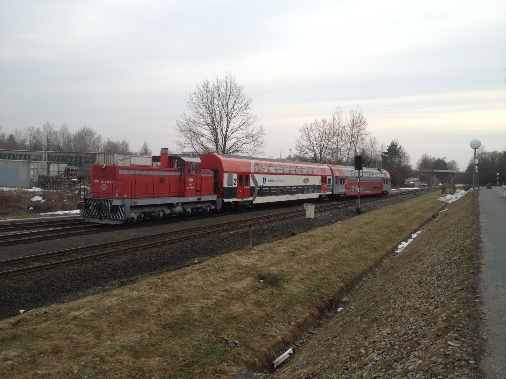 Auch am 05.03.2013 ist der  neue  S-Bahn Dostowagen im Einsatz. Diesmal allerdings mit R 8493 (geschoben von DH 1500.3) Richtung Kflach. Ich konnte den Zug bei der Ausfahrt aus dem Bahnhof Premsttten-Tobelbad bildlich festhalten.