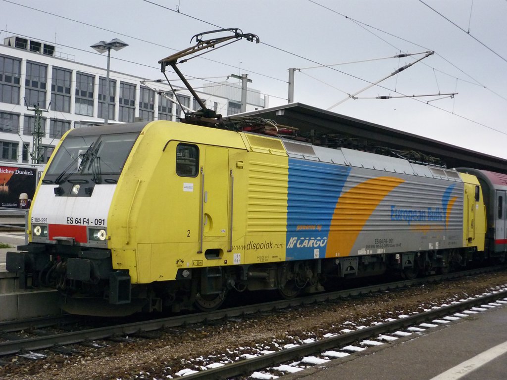 Auch am 13.12.2009 konnte ich ES 64 F4 091 mit Ihrem DB - BB Eurocity 82 Fotografieren in Mnchen Ost.