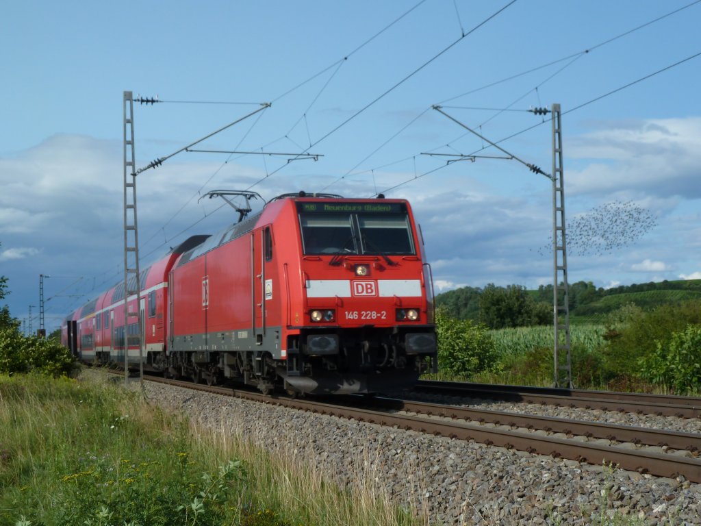 Auch am 14.07.2012 kam 146 228-2 mit einer RB nach Neuenburg (Baden) an mir vorbei.