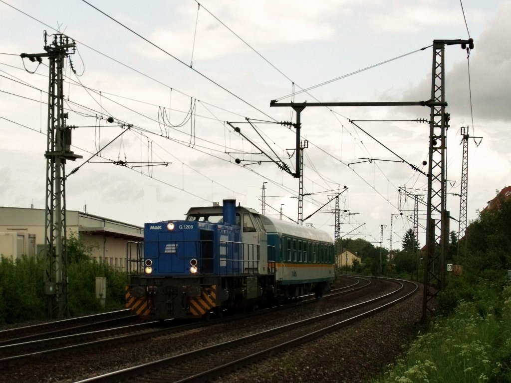 Auch am 27.05.2010 war ich wieder in Obertraubling und mchte euch auch diesmal meine Fnge nicht vorenthalten: 
Bild Nr. 4: Auch heute war wieder eine Alex-Wagenberfhrung dabei. 
Wieder ein Klassiker Mak G 1206 aber diesmal mit nur einem Wgelchen