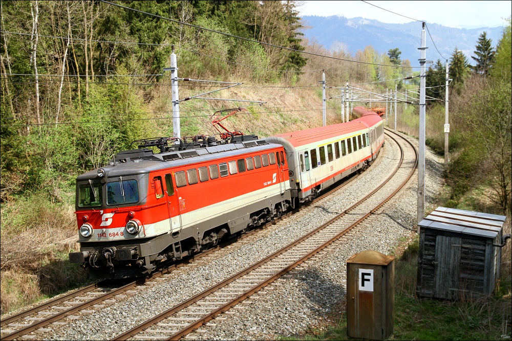 Auch am 28.04.2010 war die 1142 684 mit dem EC 531 von Wien Meidling nach Lienz unterwegs. 
Zeltweg 27.04.2010