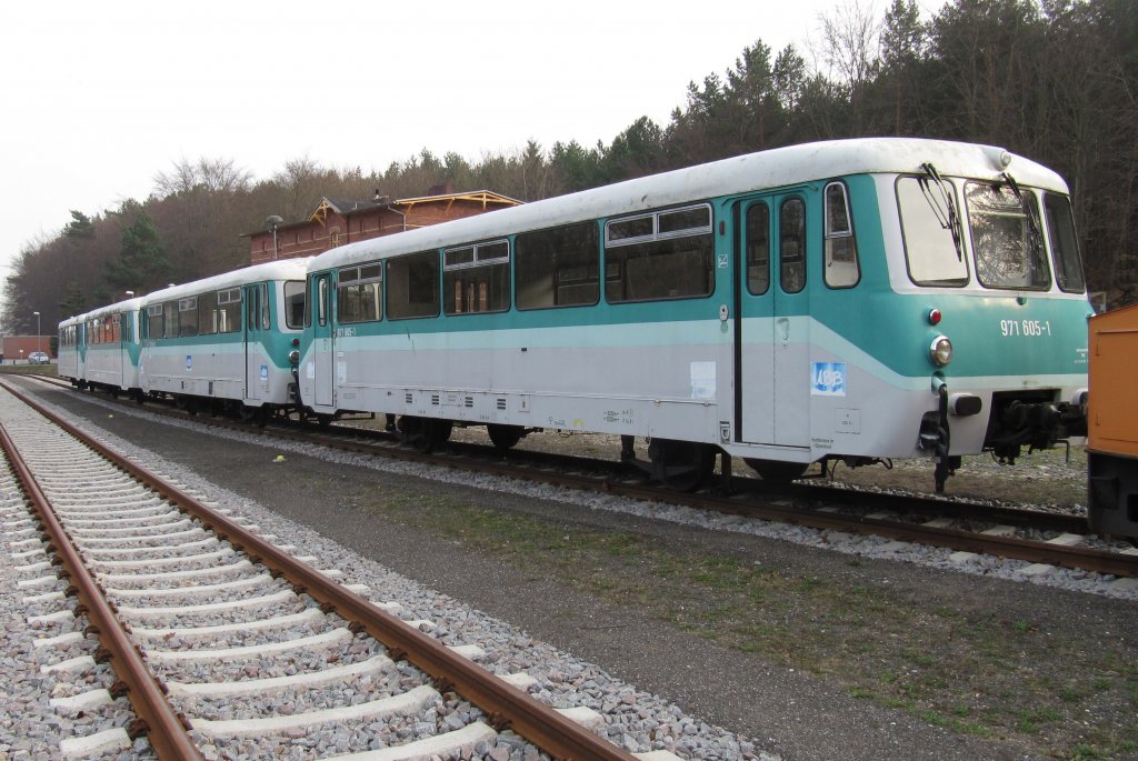 Auch am 30.03.2010 waren die  Ferkeltaxen  der UBB noch im Bahnhof Heringsdorf (Usedom) abgestellt.