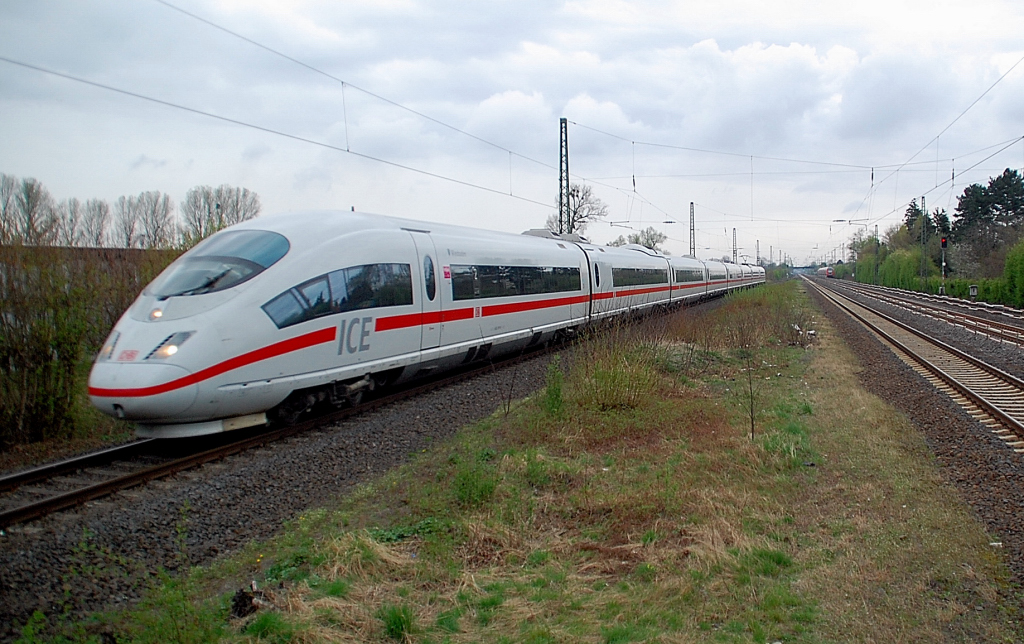 Auch am Sonntag den 3.4.2011 fuhr der ICE 3 mit dem schnen Namen  Wiesbaden  durch Angermund. 