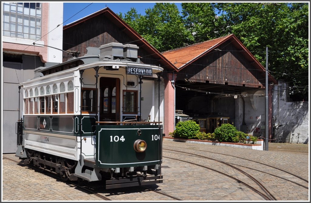 Auch eine Augenweide ist Wagen 104 mit offenem F�hrerstand. (15.05.2011)