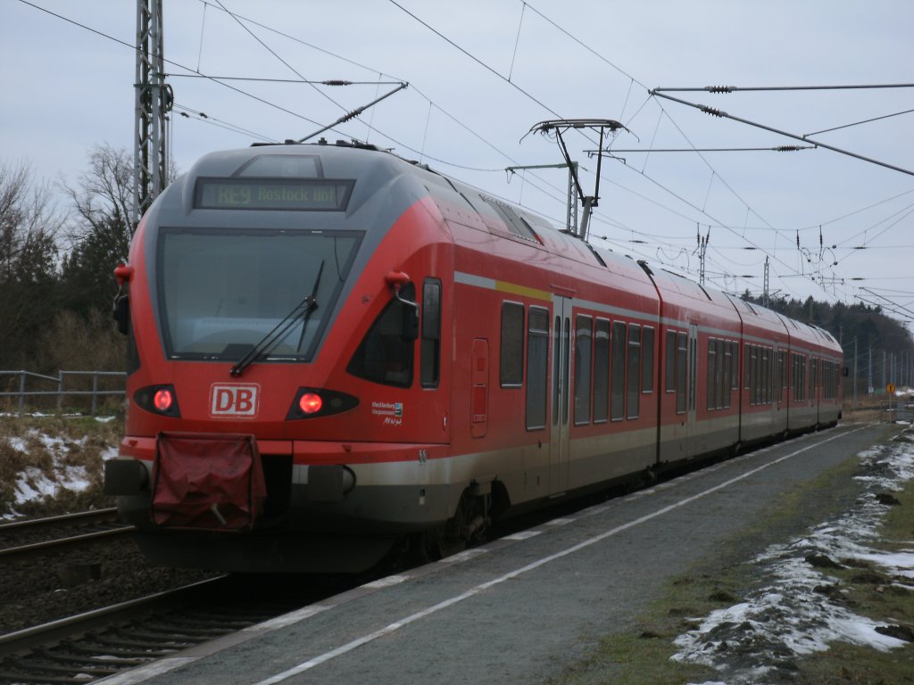 Auch beim Halt von 429 026,der den RE 13010 Sassnitz-Rostock,am 20.Dezember 2012,fuhr Niemand von Teschenhagen mit.