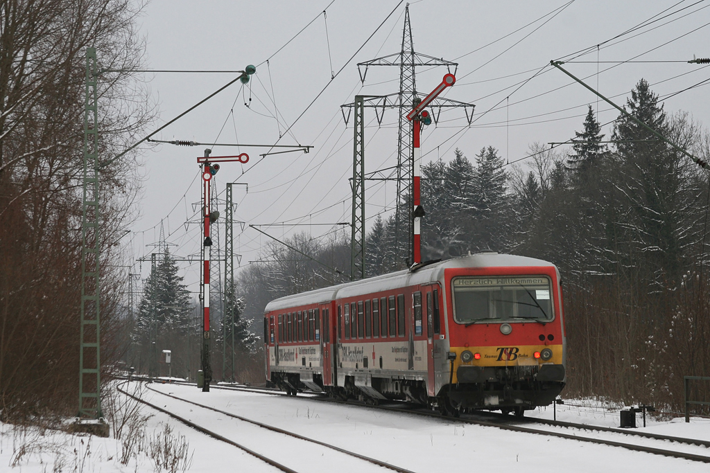 Auch ein 628 der TSB war im BLB Ersatzverkehr unterwegs. Piding 13.02.2010.
