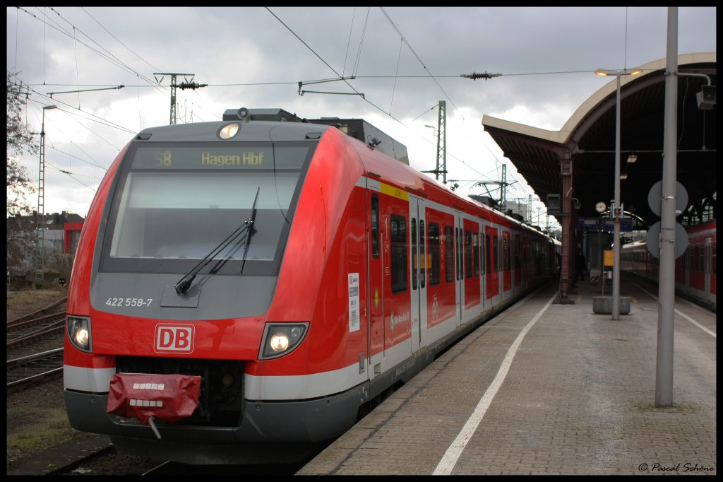 Auch ein Sekundrer Grund meiner Reise zum Mnchengladbacher Hauptbahnhof, Die 422er als S8. Hierbei handelt es sich um eine Doppeltraktion 422er. Die hier zu sehende Traktion ist der B-Kopf des 422 085. Hinten dran war 422 034.
21.02.10 13:22