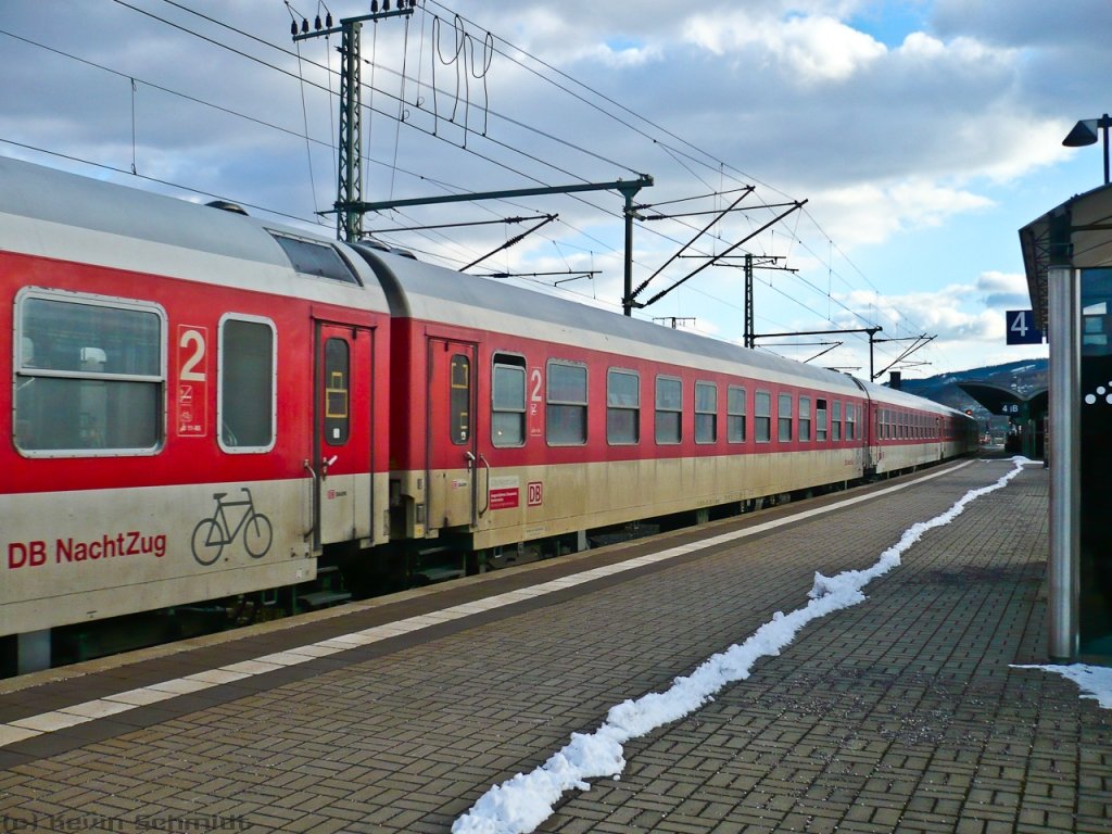Auch einige Bomdz-Wagen der CityNightLine waren in den Ersatz-IC 2800 von München nach Leipzig eingereiht. Der IC diente als Ersatz für den zweiten Zugteil des ICE 1206. (05.03.2010)