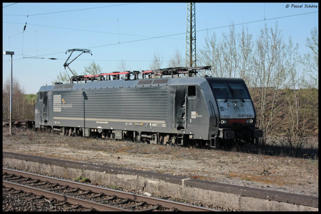 Auch endlich mal eine vor die Linse bekommen, eine 189er Dispolok von MRCE bei der Durchfahrt von Viersen.
06.04.10 15:52