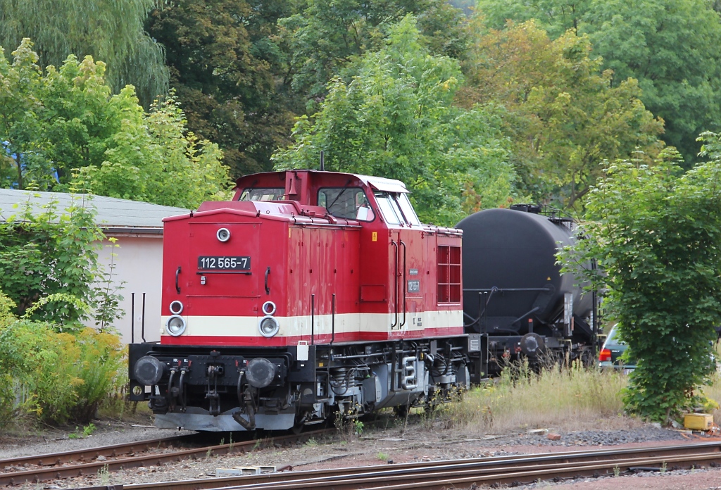 Auch f�r uns hie� es am am 01.09.2012 (wie jedes Jahr) wieder auf zu den 18. Meininger Dampflok-Tagen. Auch wenn es schon ein paar Bilder dazu hier gibt, m�chte ich meine Aufnahmen dennoch zeigen. Zur Begr��ung nach der Ankunft im Bahnhof Meiningen stand 112 565-7 abgestellt bereit.