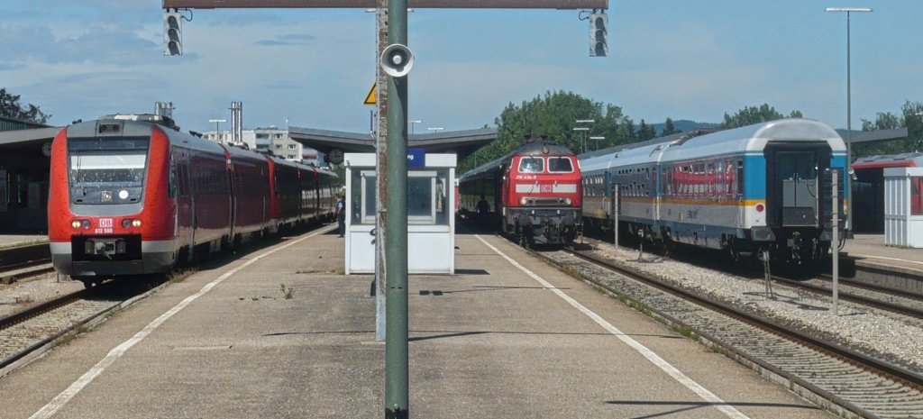 Auch in Kempten i.(Allgu), war am 1. August 2010 der Sonntagsbetrieb voll im Gange. Links befindet sich einer, der unzhligen 612 der DB Regio Allgu und neben ihm der nun ausfahrende IC 2085. Whrend sich in wenigen Augenblicken der ALX 39961 (vorne 223 065) weiter auf den Weg nach Mnchen macht, darf die RB 5531 (Desiro 642) noch ein wenig vor sich her schlummern, bevor die Rckfahrt nach Reutte i. Tirol ansteht. Der Kurs davor, wurde von einer 628 bernommen und ging blo bis zur Landesgrenze Pfronten-Steinach.