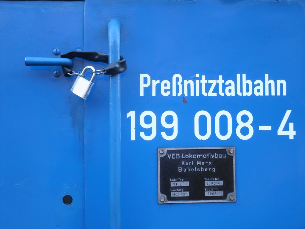 Auch eine Methode eine Lok vor dem Diebstahl zuschtzen.Aufnahme am 12.November 2011 in Ghren.