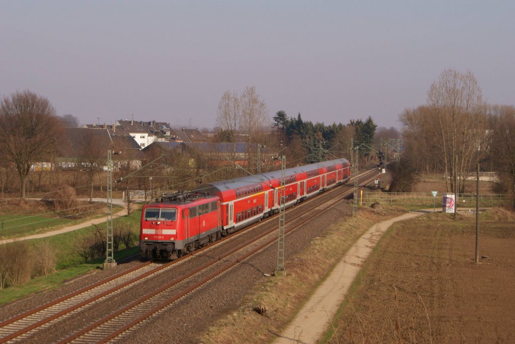 Auch mich lockte das Schne Wetter heute mal an die Strecke. Es standen mal wieder die 110er mit den RE 4 HVZ-Verstrkern auf der Liste, welche ich heute nocheinmal in Mnchengladbach-Lrrip ablichten wollte. Zunchst jedoch ein regulrer RE4 von Dortmund nach Aachen, gezogen von 111 120-2...(16.03.2012)