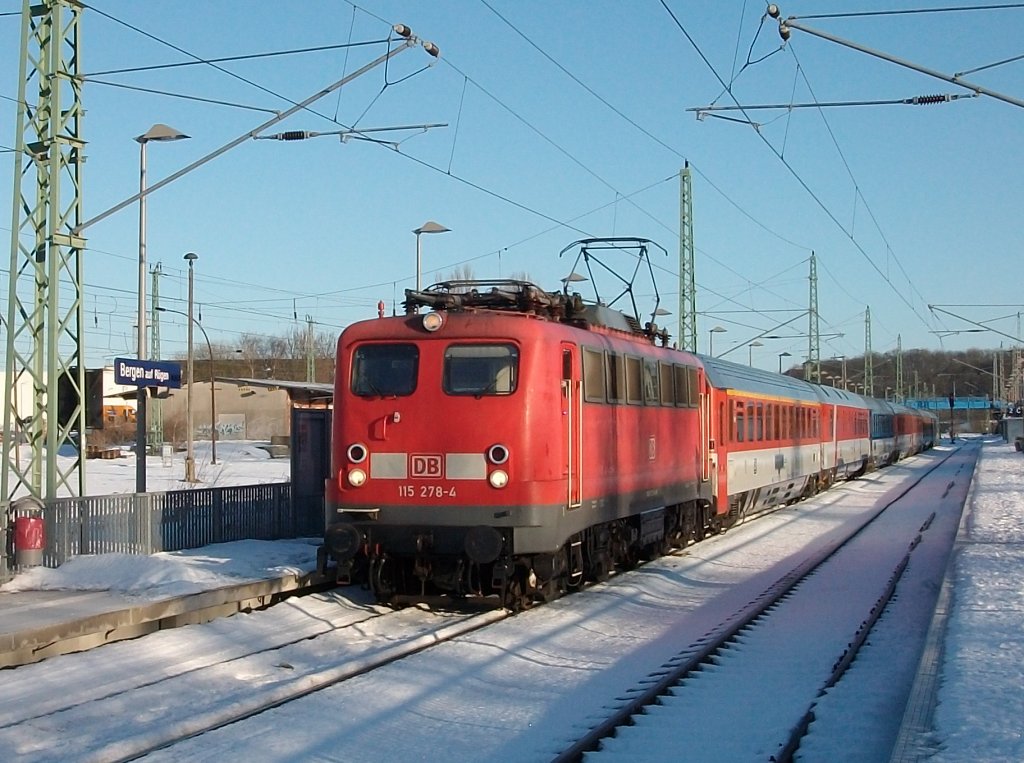 Auch im neuen Jahr bespannte 115 278 den EC 379 Binz-Brno.Am 02.Januar 2011 hielt der Zug wieder in Bergen/Rgen.