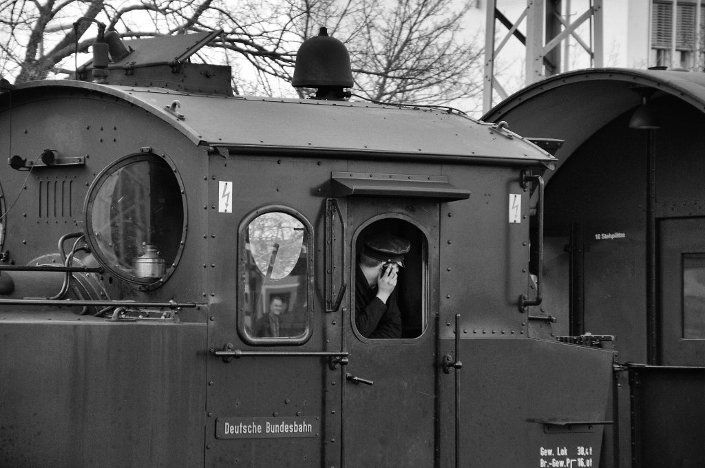 Auch ohne Technik geht hier nichts (Ostern, Mnchen Ost)